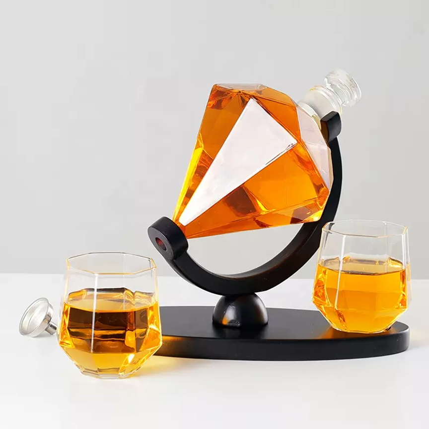  Diamond shape whisky decanter and wine glass set